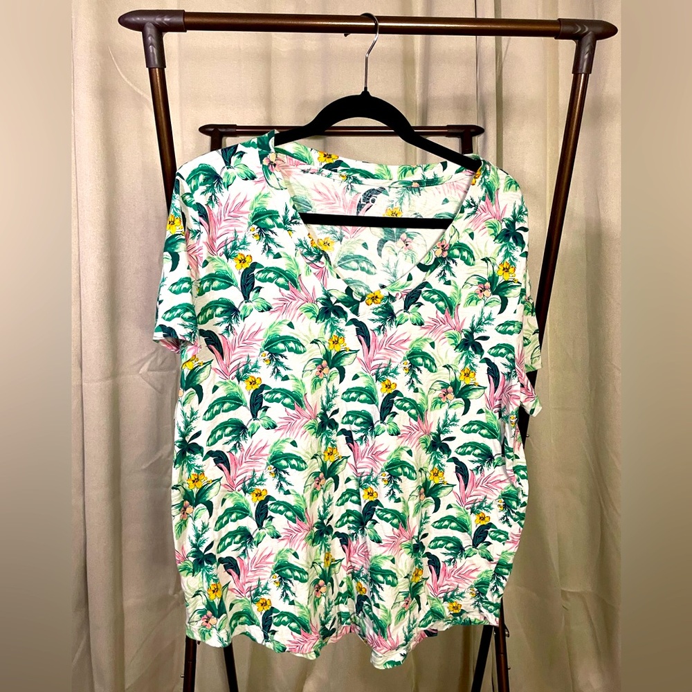 Loft V-neck Tee
